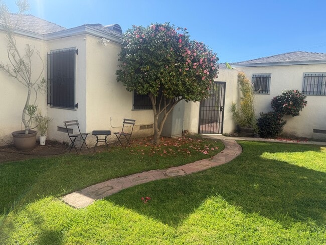 Photo - 3643 Monon St