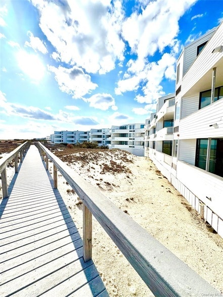 Building Photo - 253 Dune Rd Unit 49