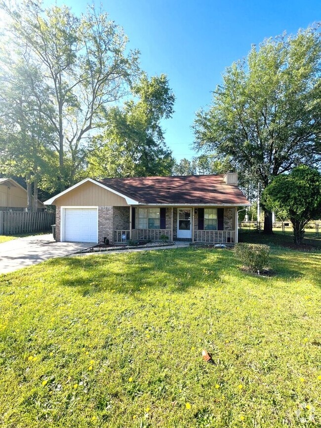 Building Photo - Convenient Comfort: 3-Bed, 2-Bath Home Nea...