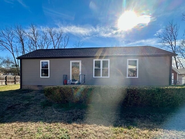 Building Photo - 4823 Shadowlawn Dr