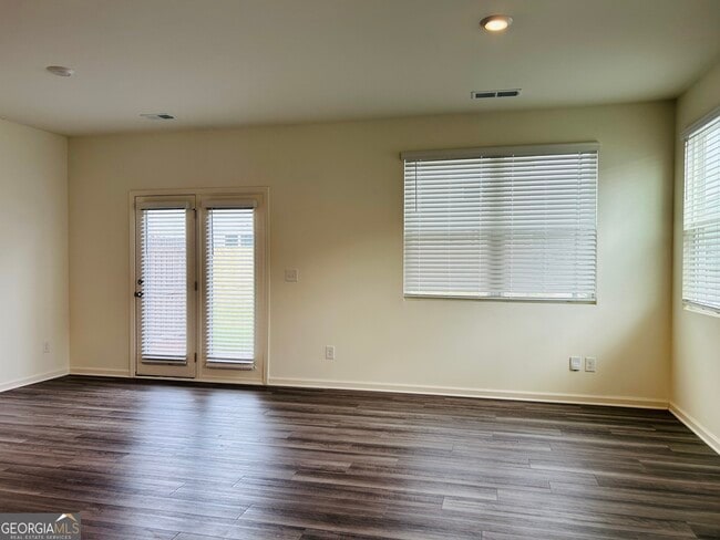 Photo - 307 Aldgate Wy