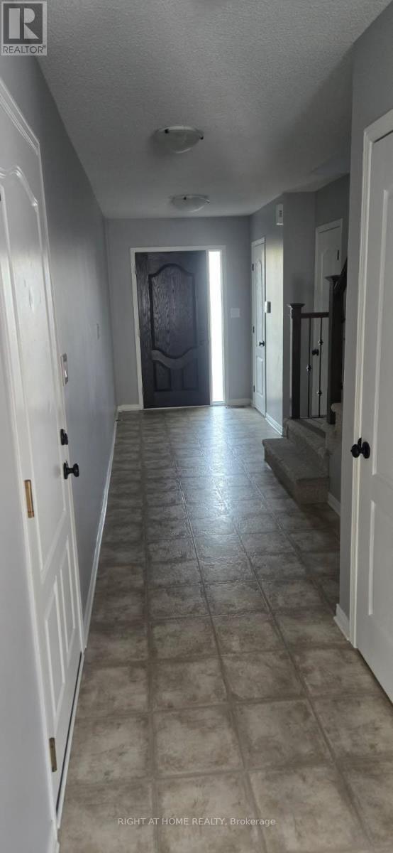 Photo - 1596 Crimson Cres