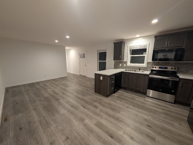 Building Photo - 39021 Holly Ln