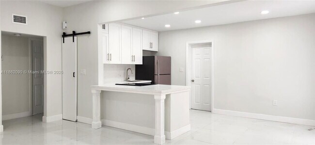 Photo - 830 NE 143rd St