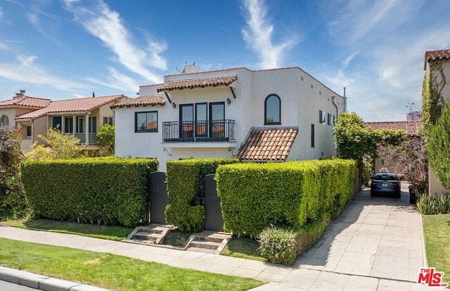Building Photo - 831 S Curson Ave