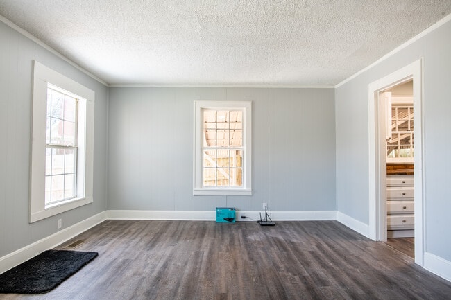 Photo - 1005 Greens Lake Rd