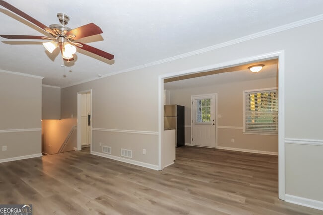 Photo - 565 Greenview Ave SE