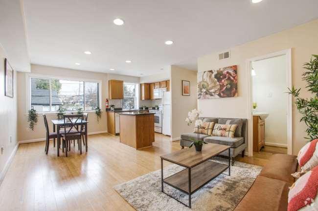 Building Photo - 3339 10th Pl SE Unit 302 Rental