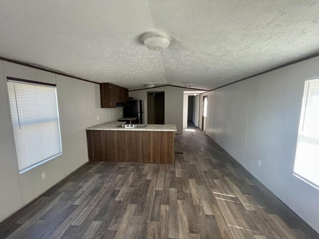 Photo - 555 Crandlemire Rd