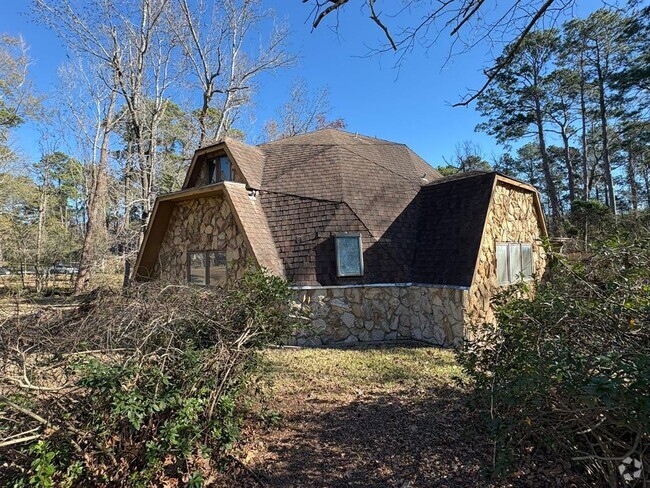 Building Photo - 425 Carriage Trail Rental