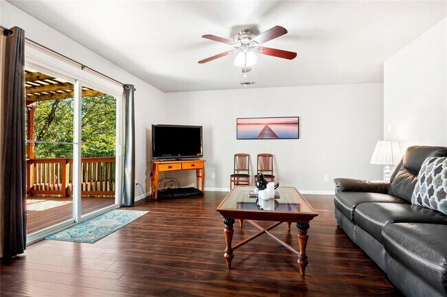 Photo - 7203 Barnsdale Way