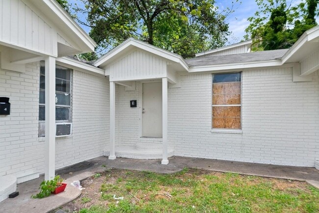 Building Photo - 806 E Emily Ave Unit 6