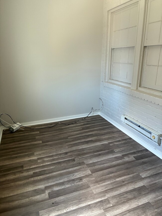 Photo - 1625 E St NE Unit 4