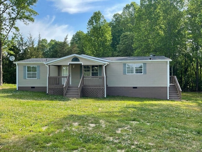 Building Photo - Recently Renovated Home