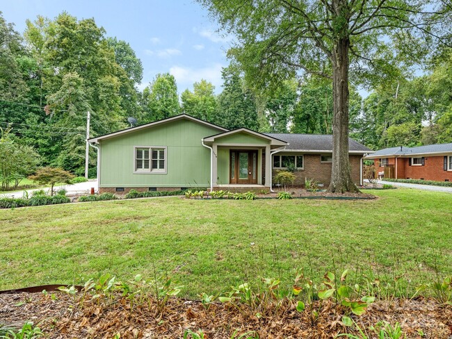 Building Photo - 1174 Robinhood Cir