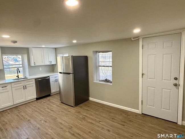 Photo - 205 Shaw St Unit B