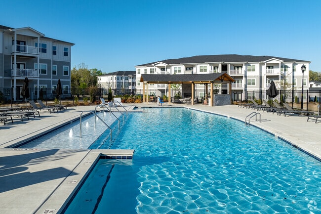 Building Photo - The Caroline