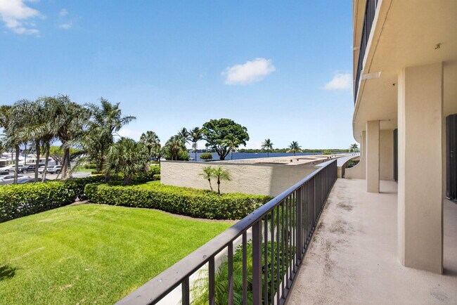 Photo - 136 Lakeshore Dr