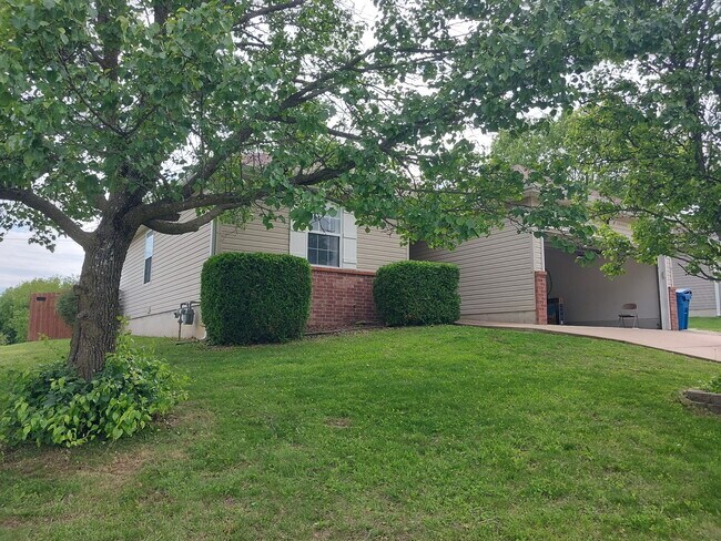 Photo - 428 W White Ash Rd