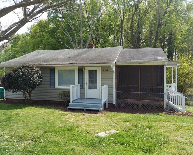 Building Photo - 414 E Peachtree Dr