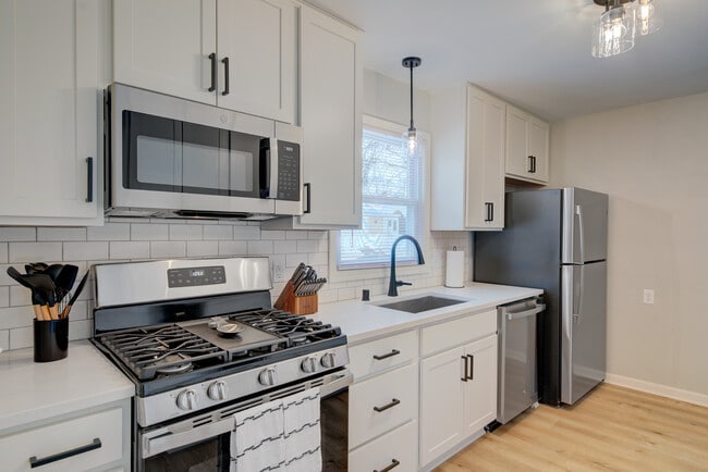 Photo - 834 Oregon St