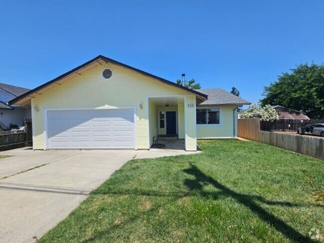 Building Photo - LAkeport Available NOW! Rental