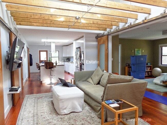 Building Photo - 157 Babcock St Unit 3