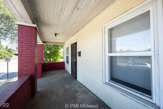Photo - 445 W 29th St