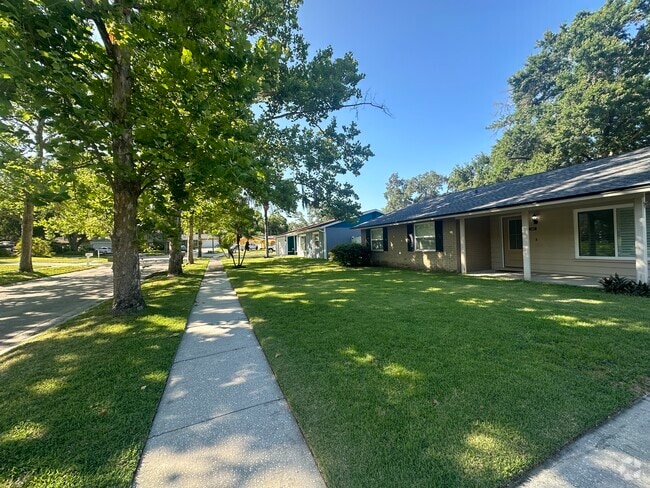 House has actually been painted white since! - 508 Hillpine Way Rental