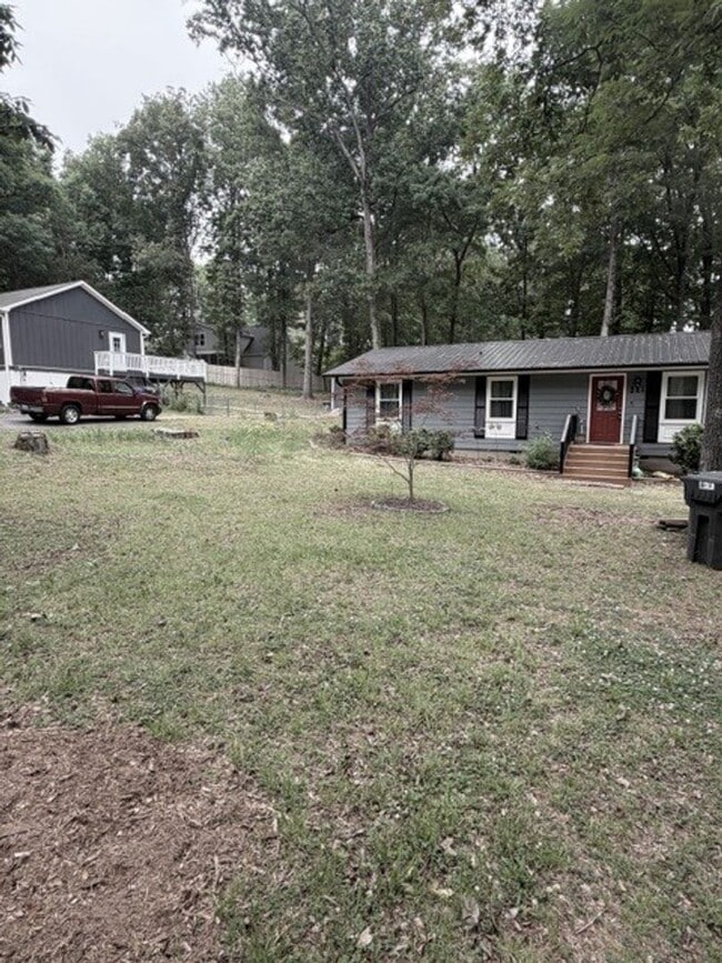 Photo - Beautiful furnished well maintain 3 bedrooms, 1.5 Baths