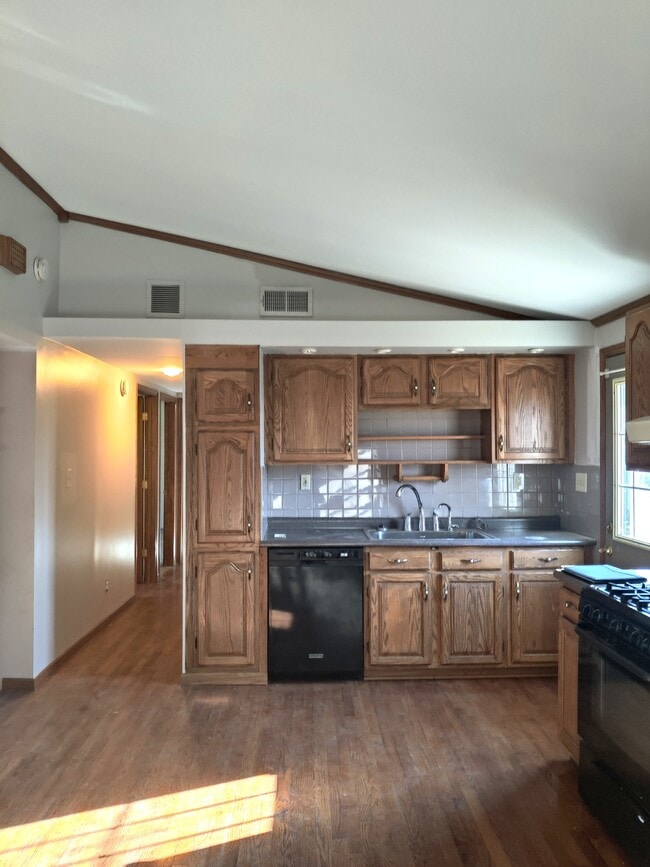 Photo - 220 E Pleasant St