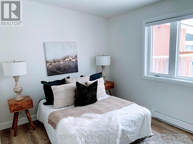 Photo - 77 N Park Crescent