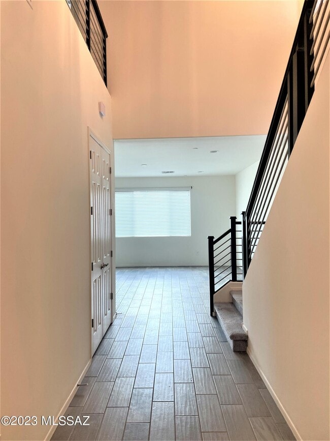 9450 N Andrina Dr