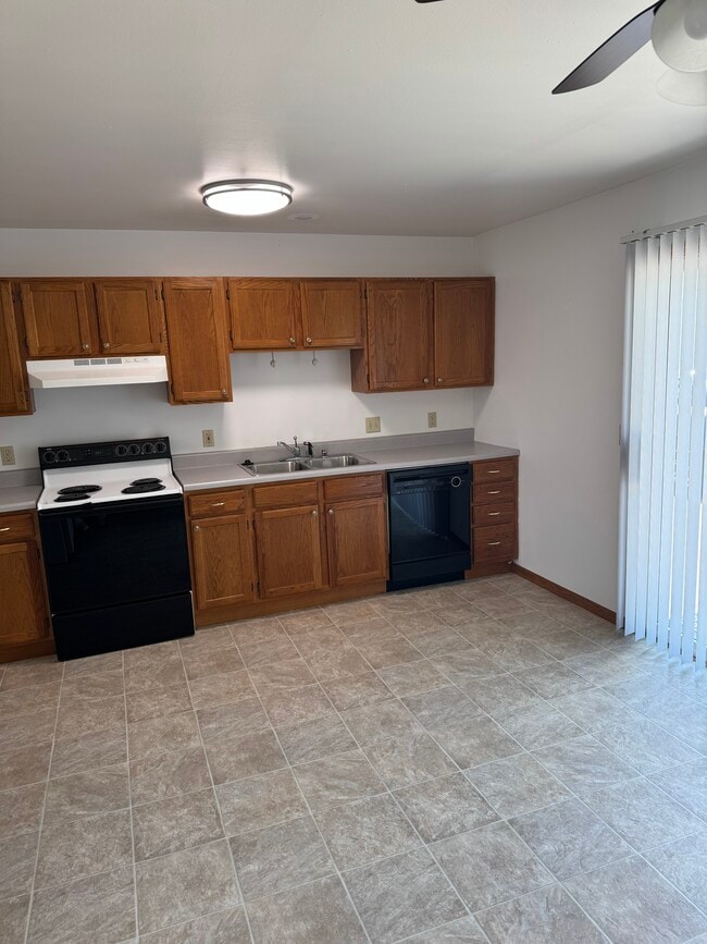 Building Photo - 2161 Sunnyslope Dr