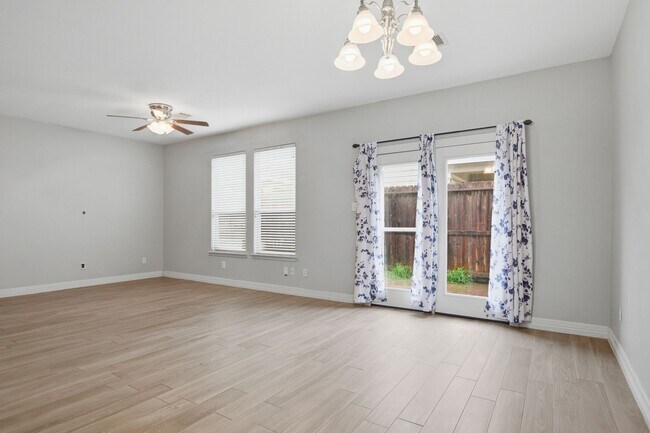 Photo - 16019 Summerville Lake Dr