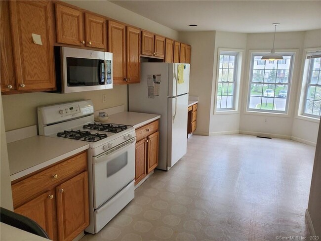 Photo - 1405 Larson Dr