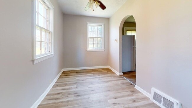 Building Photo - 1732 Spring Ave NE Unit 1734 Spring Avenue NE