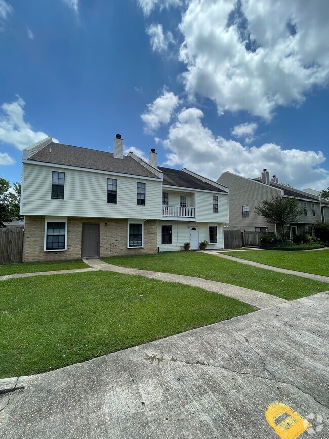 Building Photo - Shenandoah Ridge Townhomes