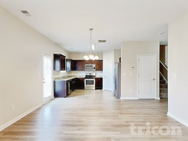 Photo - 646 Nonsuch Way