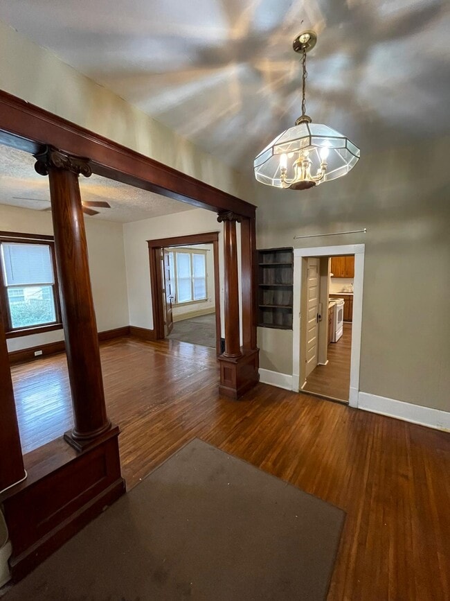 Photo - 1110 W Jackson St Apartments Unit 2