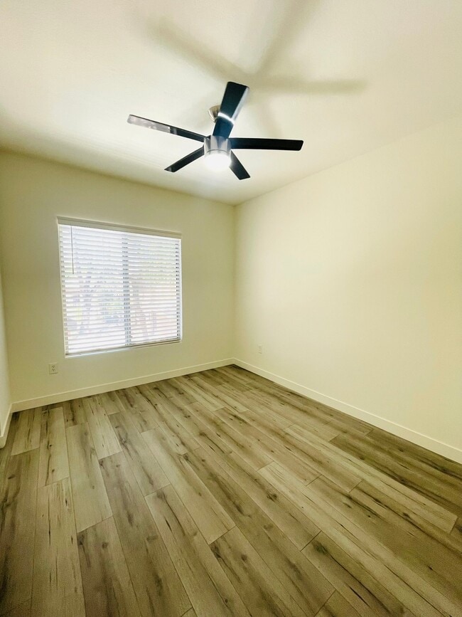 Photo - 1411 E Orangewood Ave