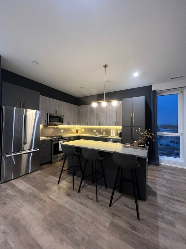 Photo - 815 N Richmond St Unit 303