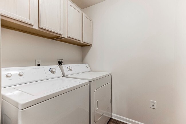 One Bedroom - 1 Bed / 1 Bath - 886 Sq.Ft. - The Overlook