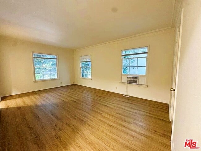 Building Photo - 127 N Doheny Dr Unit 127.5