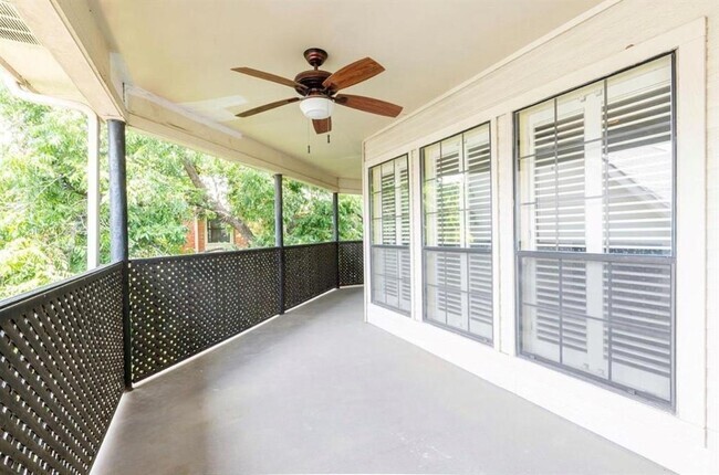 Building Photo - 6037 Hillcrest Ave Rental