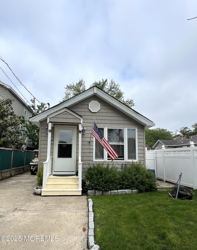 Building Photo - 5 Riverview Ave Rental