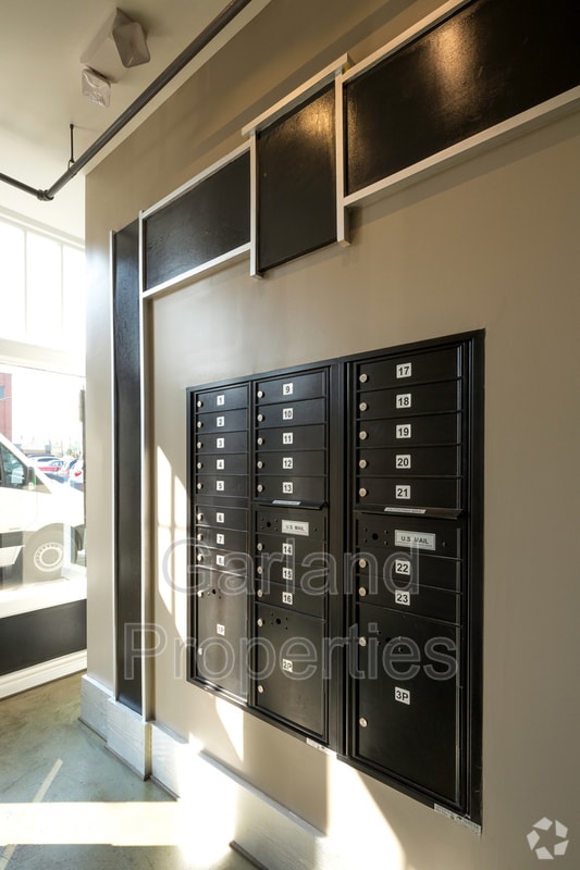 Building Photo - 425 Campbell Ave SW Unit 208 Rental