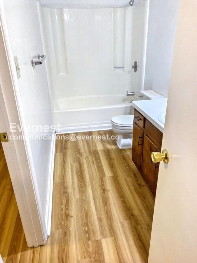 Photo - 532D Neck-O-Land Rd