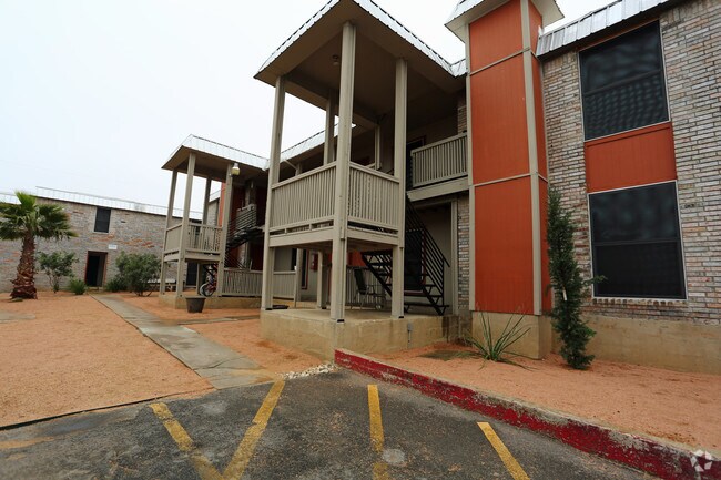 Photo - Seven Towers Apartments