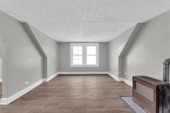 Photo - 1724 Burgess Rd Unit 3